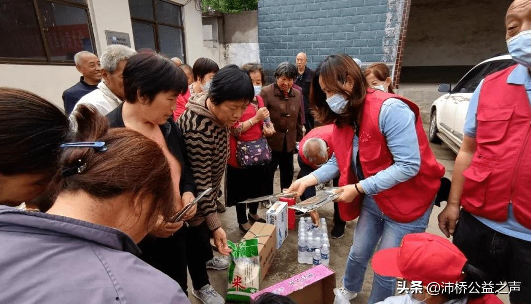 500名行家扶贫送健康义诊暖人心,医疗行家社区义诊暖人心
