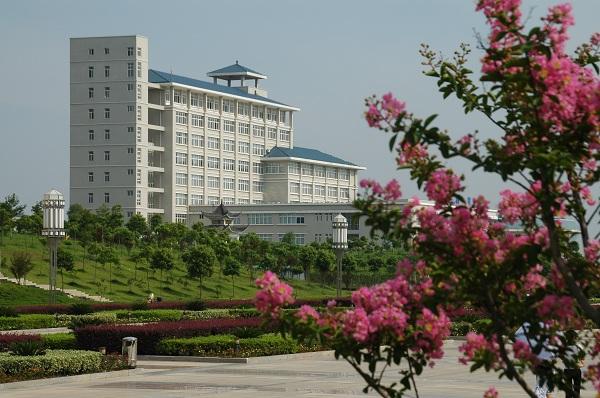 武汉“迷惑性”最强的野鸡大学，“正版”是学院，“盗版”是大学
