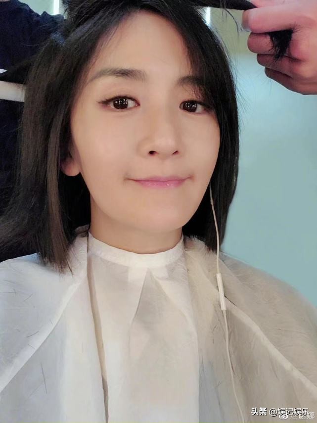 张杰谢娜分别带娃逛商场,张杰谢娜现身被跟拍