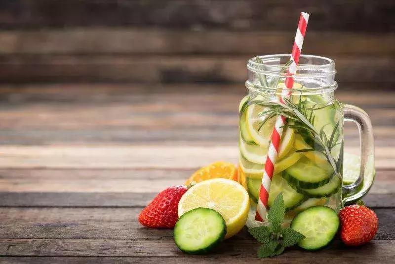 人体皮肤排毒的最好方法,人体夜间的排毒时间顺序