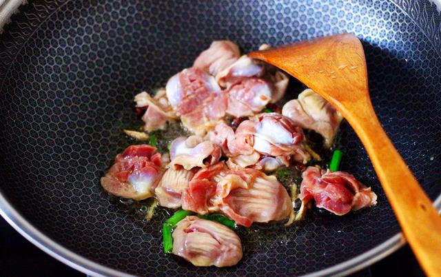 鸡胗肉丝大白菜,鸡胗炖大白菜怎么做