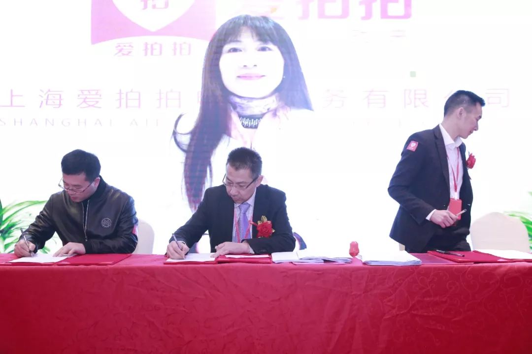 电商江湖打破沉寂：“新物种”爱拍拍隆重发布“竞拍”功能