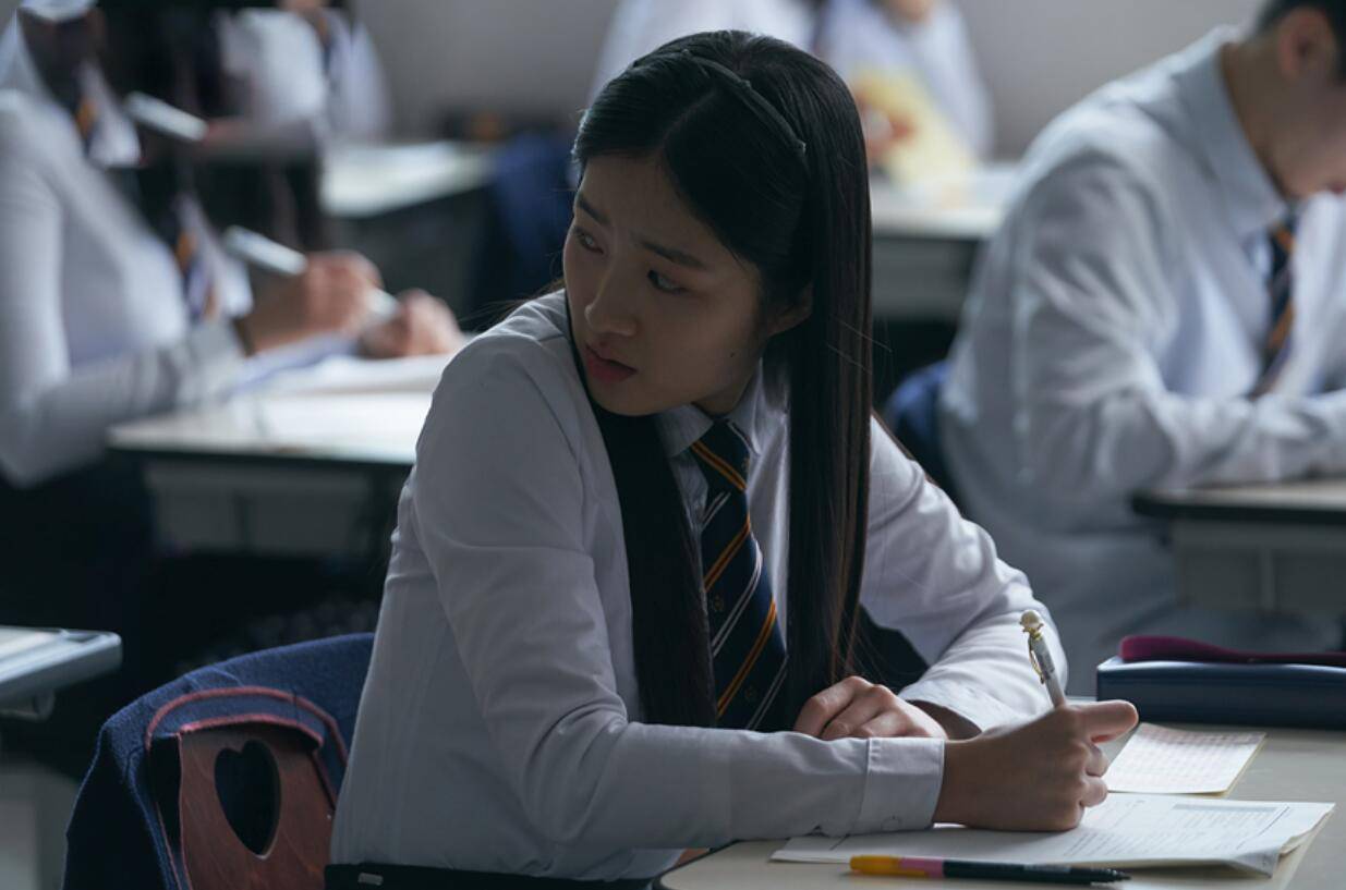 同期打败宋慧乔玄彬，赶超《鬼怪》，这部韩剧因停播引来热议！