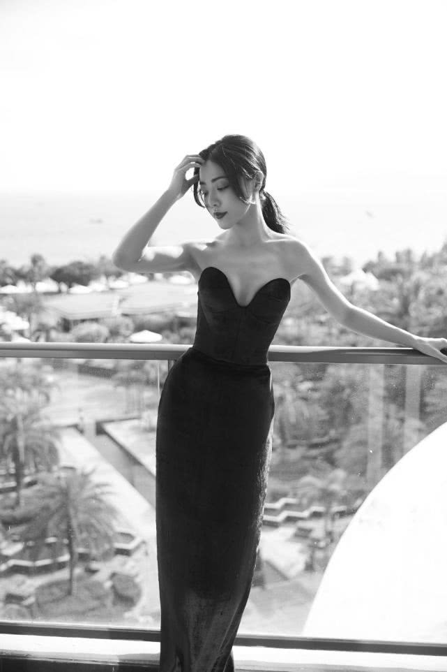 小姨妈邓家佳个人资料,邓家佳健身照曝光