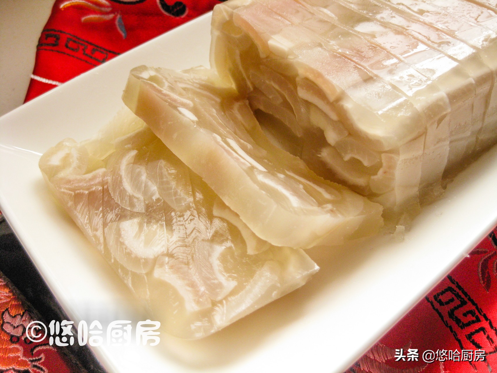 肉皮冻怎么做比较滑嫩,肉皮冻如何做出来滑溜