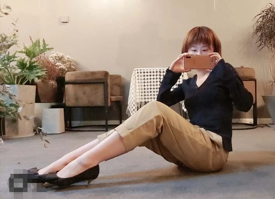 黑裤子能够配卡其色鞋子吗,黑色上衣卡其色鞋子配什么裤子