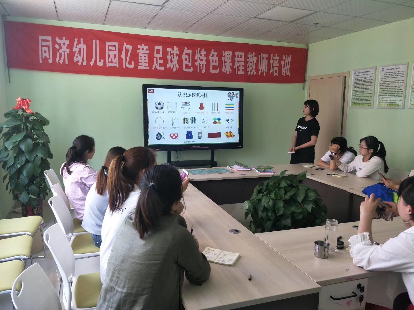 合适幼儿园玩的足球游戏,全国足球特色幼儿园游戏活动指南