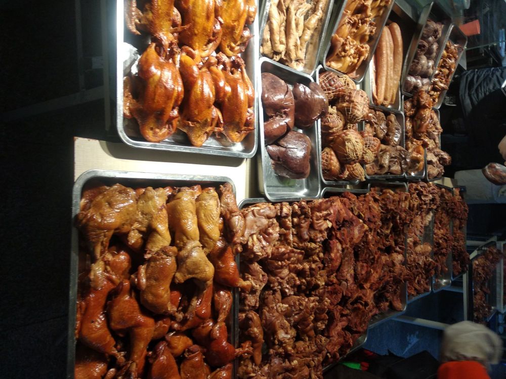 牛头肉为什么有贵有便宜的,牛头肉和猪头肉吃哪个更好一些