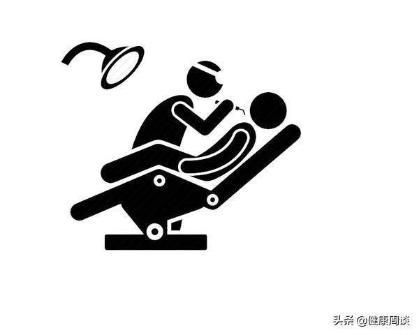 牙齿的黄泥别再用手抠教你一招,牙齿缝凹槽里有黑色的怎么清洗掉