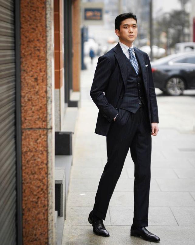 男士西服怎么穿才合身,男士西服怎么穿才合适