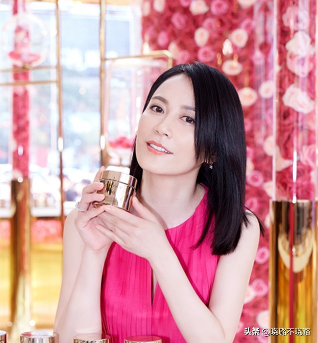 中年妈妈减龄发型短发,哪种发型合适中年女性比较减龄呢