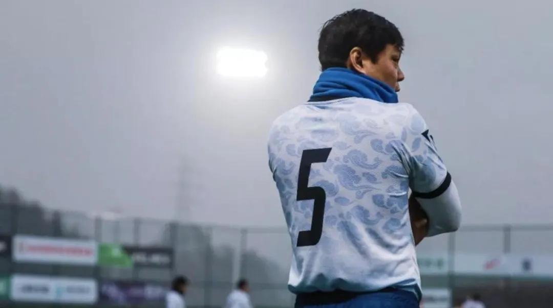 范志毅为什么是亚洲足球先生,亚洲足球先生范志毅说英语