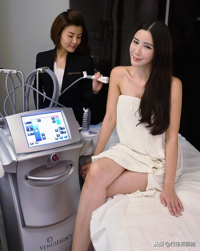 炫富女王：华裔空姐20岁闪婚豪门，离婚后每月零花钱220万