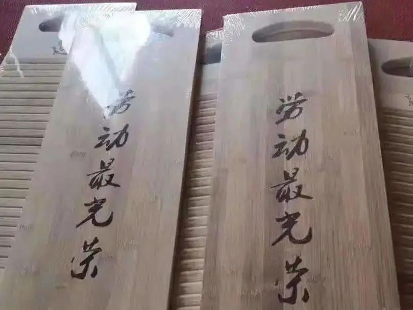 上海这所学校火了！暑假每人发一块搓衣板！连老人看了都惊讶