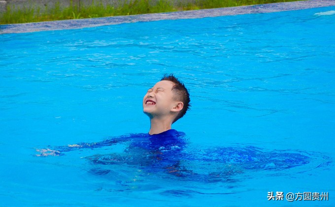 这个夏日，看这个美女如何在浙江乌村的第一百种玩法