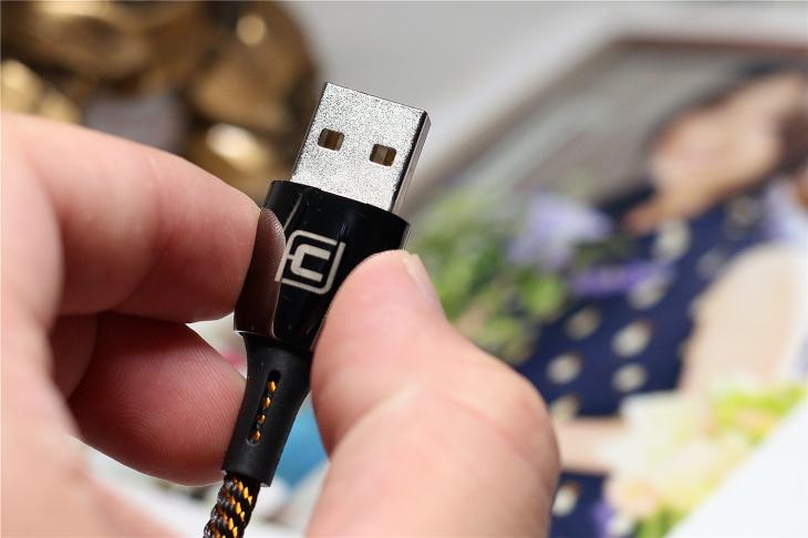 抖音爆火磁吸数据线有用吗？卡斐乐磁吸数据线方便盲插快速充电