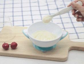 宝宝吃的第一口辅食米粉如何选,宝宝的第一口辅食吃什么米糊