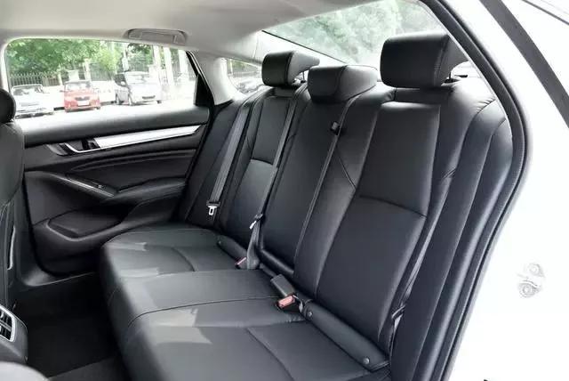 本田雅阁月薪多少能入手,年收入5万合适买本田雅阁吗