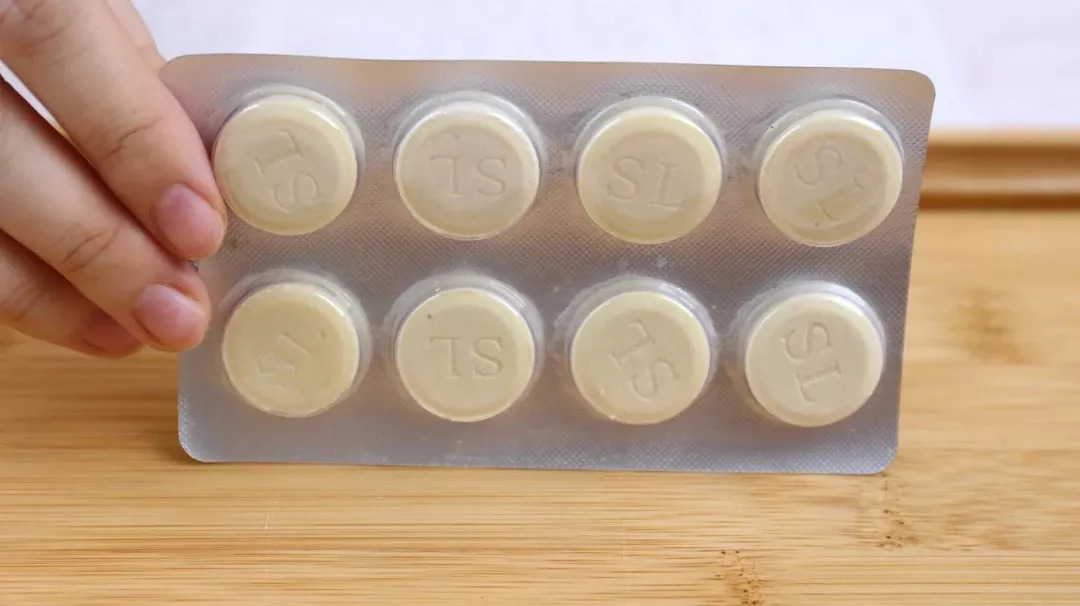 80后的童年回忆零食粘牙糖小卖部,8090后的童年回忆小零食小黄桃