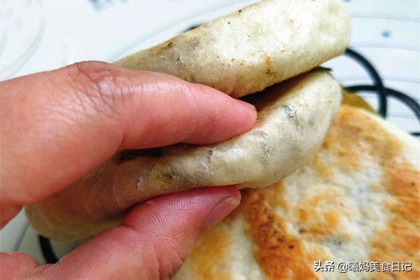 面发了怎么做饼,馅饼的面怎么和面又软又薄不破皮