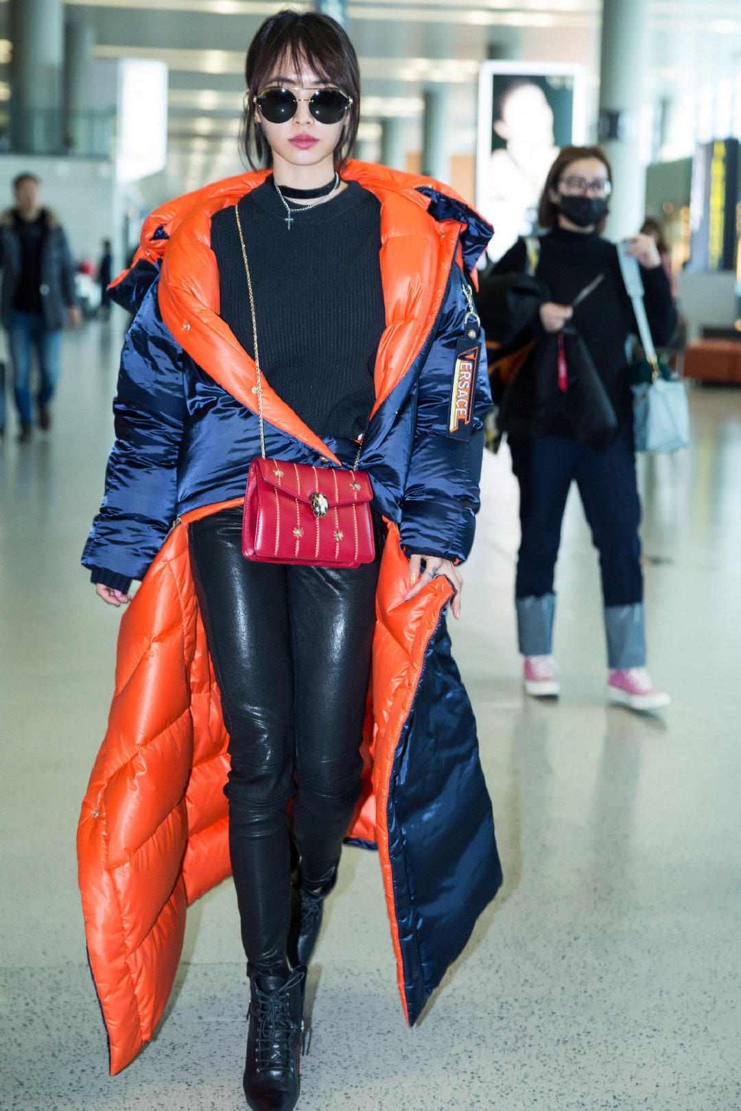 羽绒服脏了再也不用去干洗店了,干洗店亮面羽绒服脏了怎么清洗