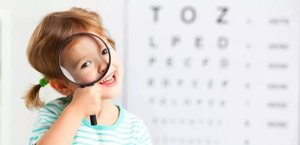 孩子近视矫正到0.8对眼睛发育好吗,小孩有只眼睛近视怎么办