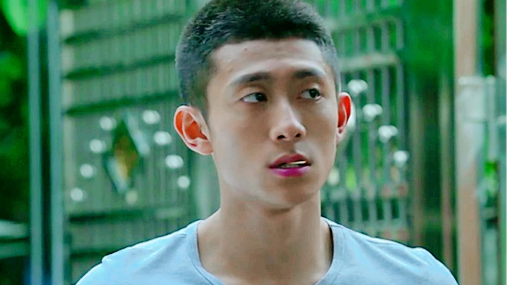 张一山开车完全视频,张一山开跑车视频