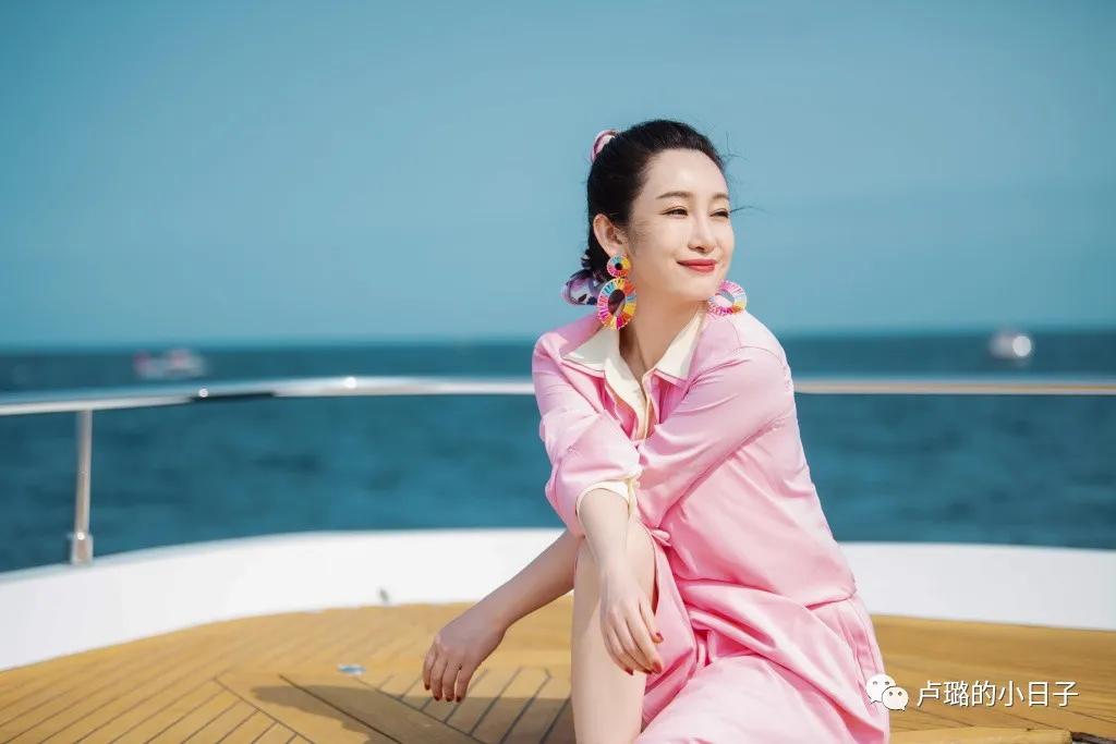 被秦海璐穿过的那些牌子，简直就是中年姐姐穿搭的模版