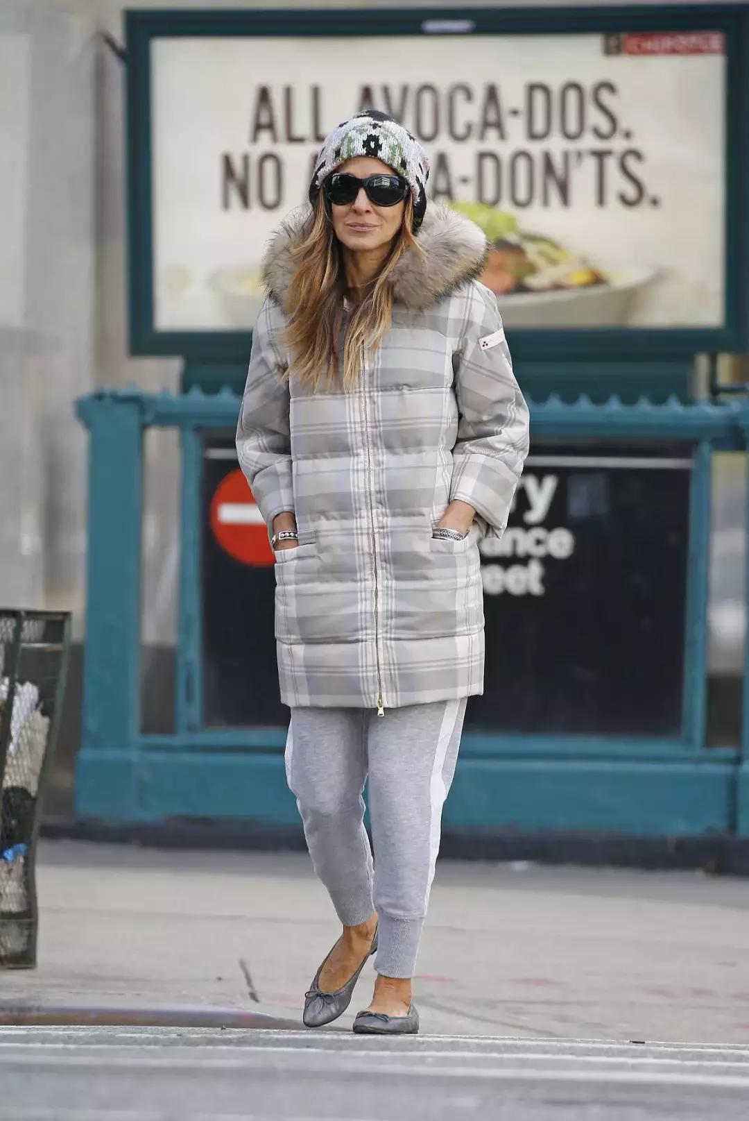 冬天羽绒服内搭怎么穿保暖又时尚,衣柜放久的羽绒服和外套