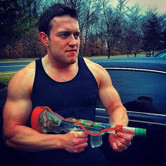 AK-47伏特加，千万别对口喝别人会认为你要自杀